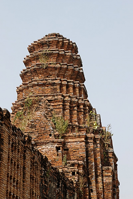 Prasat Nakhon Luang-010
